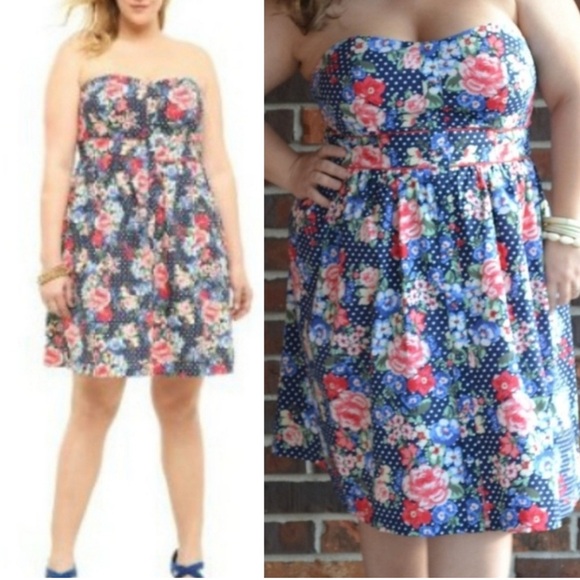 torrid Dresses & Skirts - Torrid Strapless Blue Floral Dress